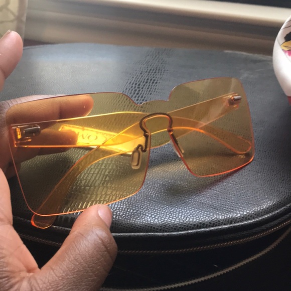 Yellow acrylic sunglasses from the Gloss Label - Picture 1 of 5